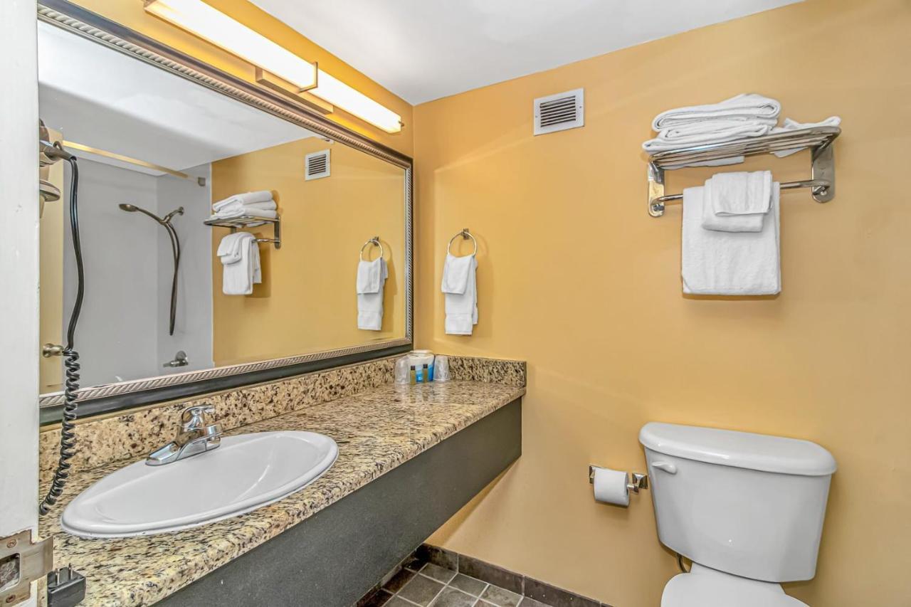 Landmark Resort 1422 Massive Pools And Lazy Rivers Perfect For A Couple Or Party Of 4 Myrtle Beach Room photo